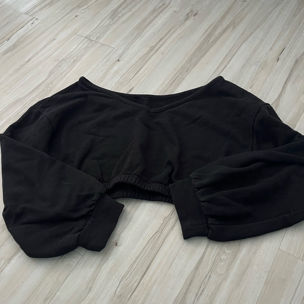 Chic Black Cropped Sweatshirt